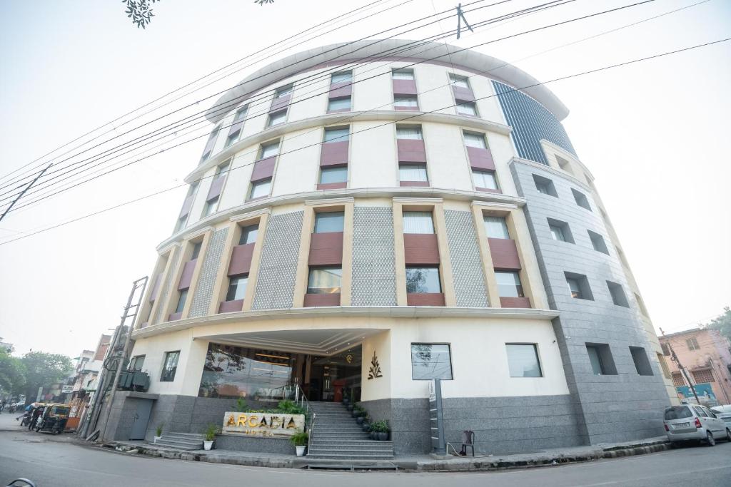 Arcadia Hotel Varanasi Varanasi [Pura Hotel Ek Frame Mein, Aerial Ya Wide Shot]