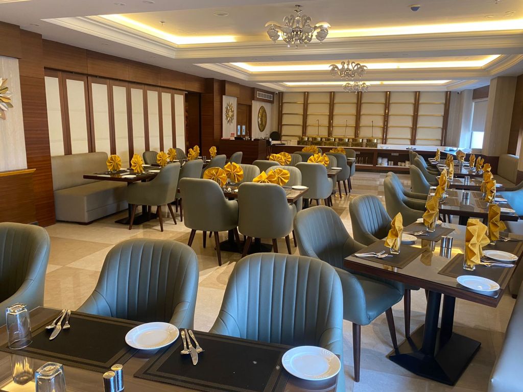 Arcadia Hotel Varanasi Varanasi [Restaurant / Dining Area]