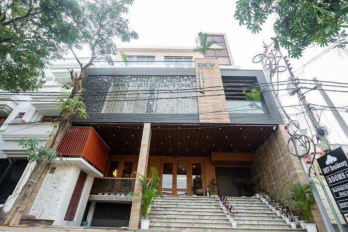 Dev Residency, Varanasi Varanasi [Pura Hotel Ek Frame Mein, Aerial Ya Wide Shot]