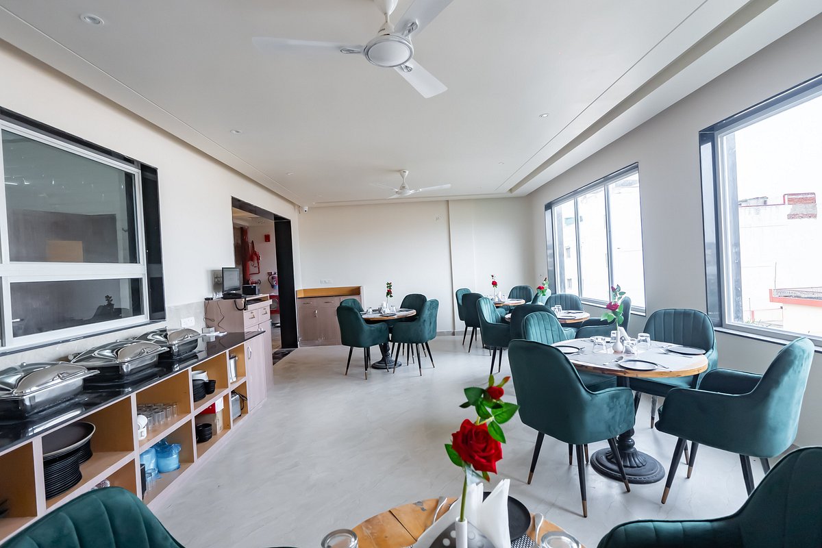 Dev Residency, Varanasi Varanasi [Food Tables, Buffet Area, Ambiance]