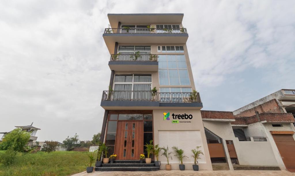 Hotel Heaven Grand, Ayodhya Ayodhya [Hotel-heaven-grand-ayodhya-full-view]