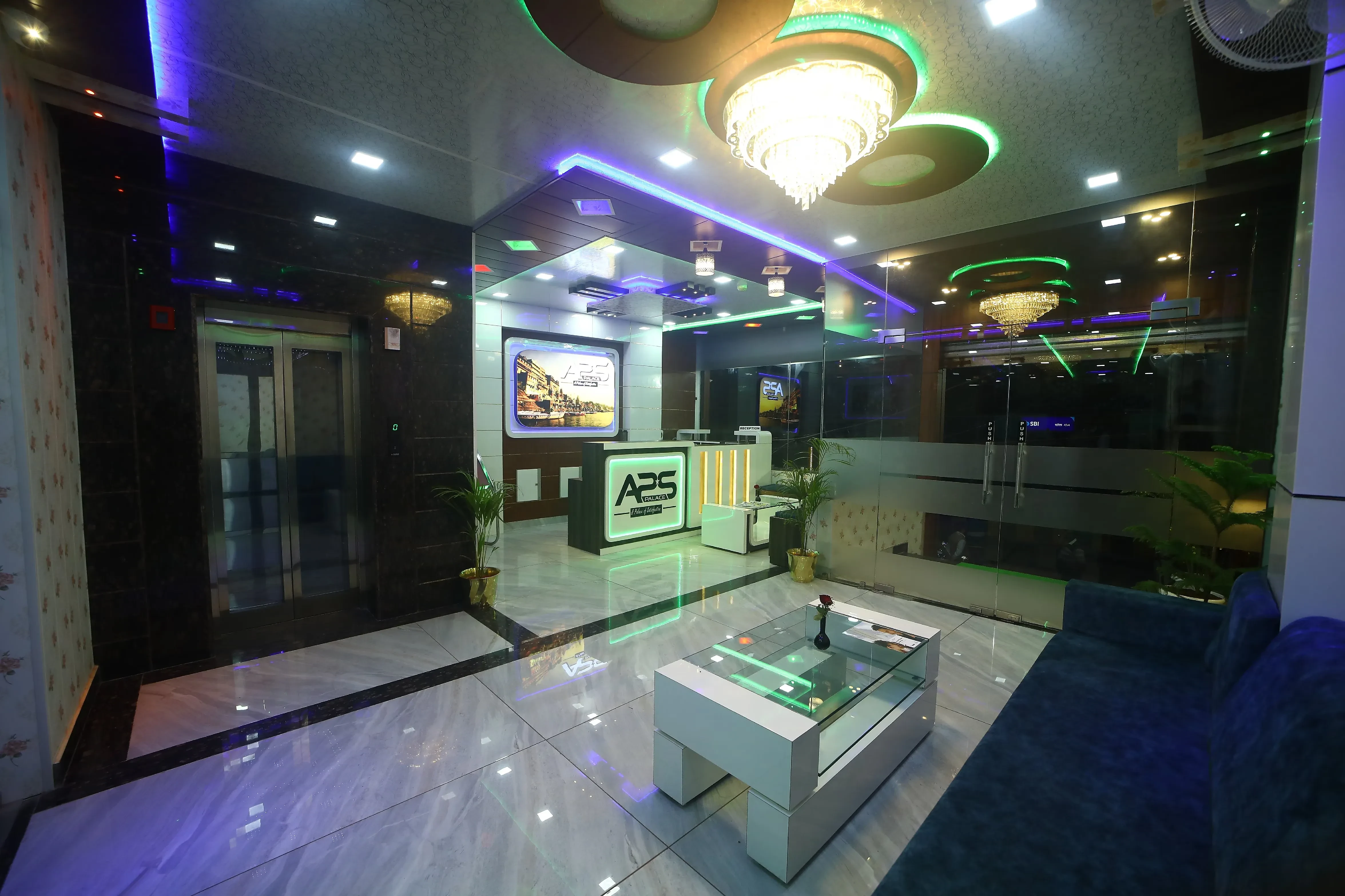 Hotel APS Palace Varanasi [Entrance]