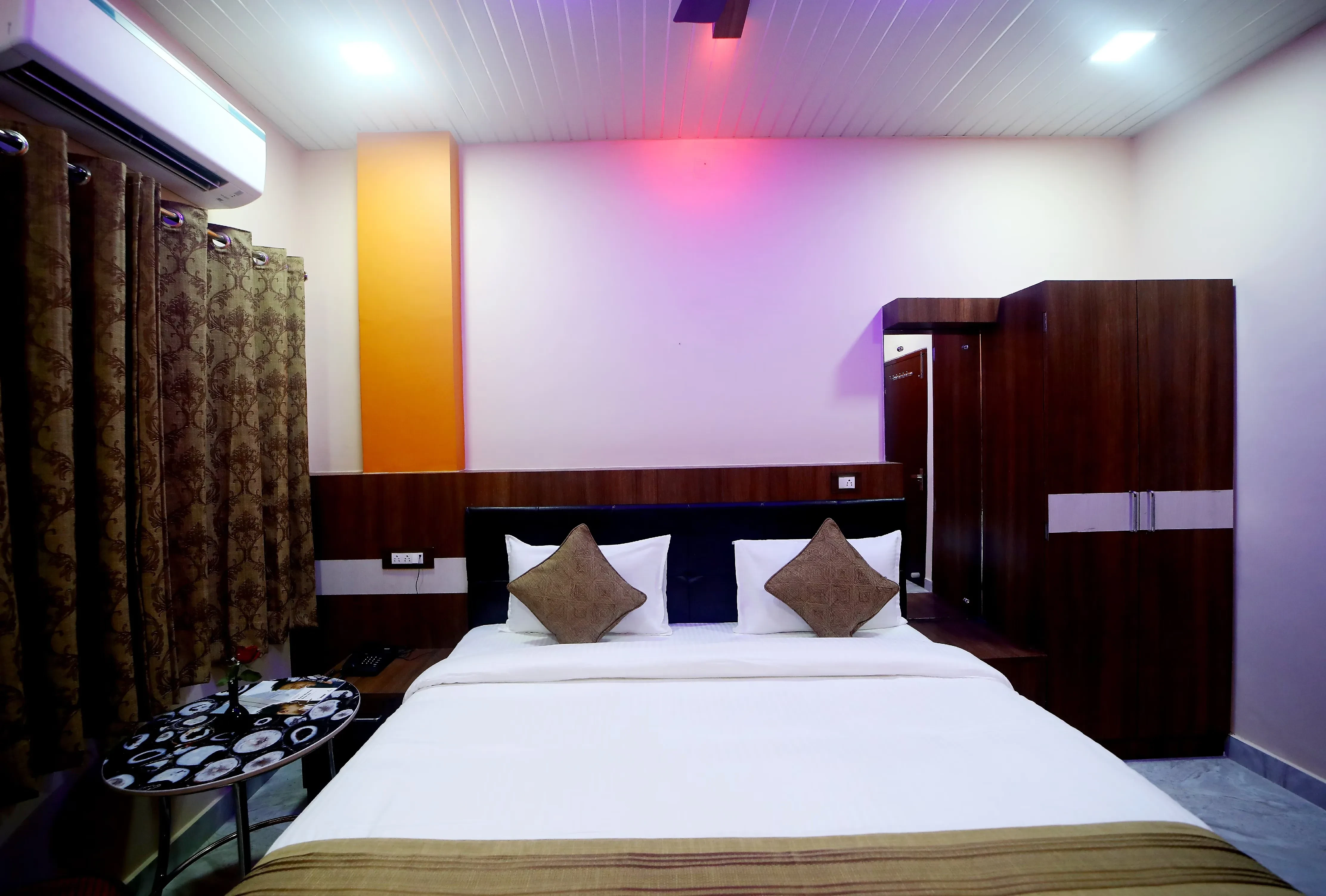 Hotel APS Palace Varanasi [King Bed]