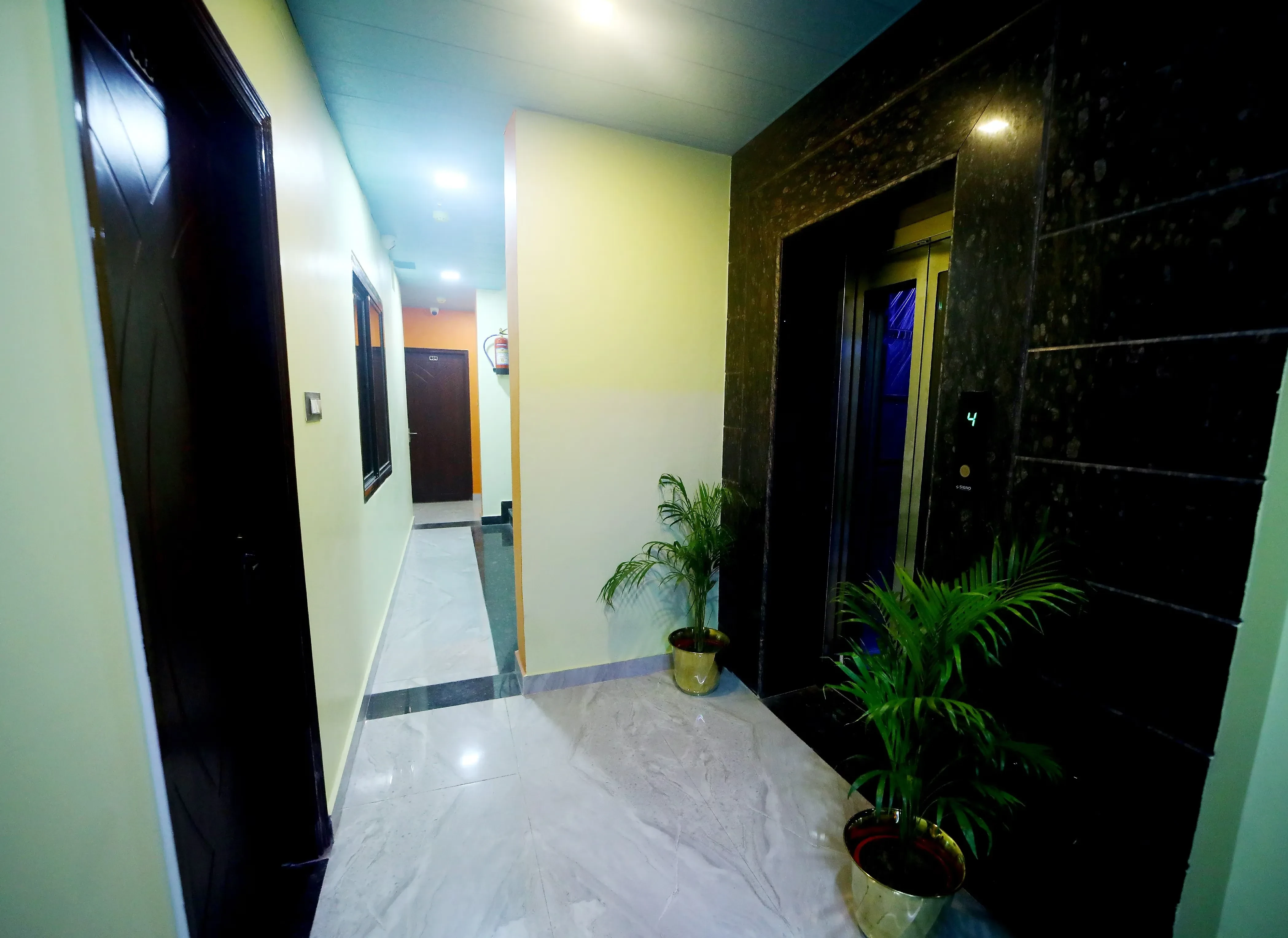 Hotel APS Palace Varanasi [Lift]