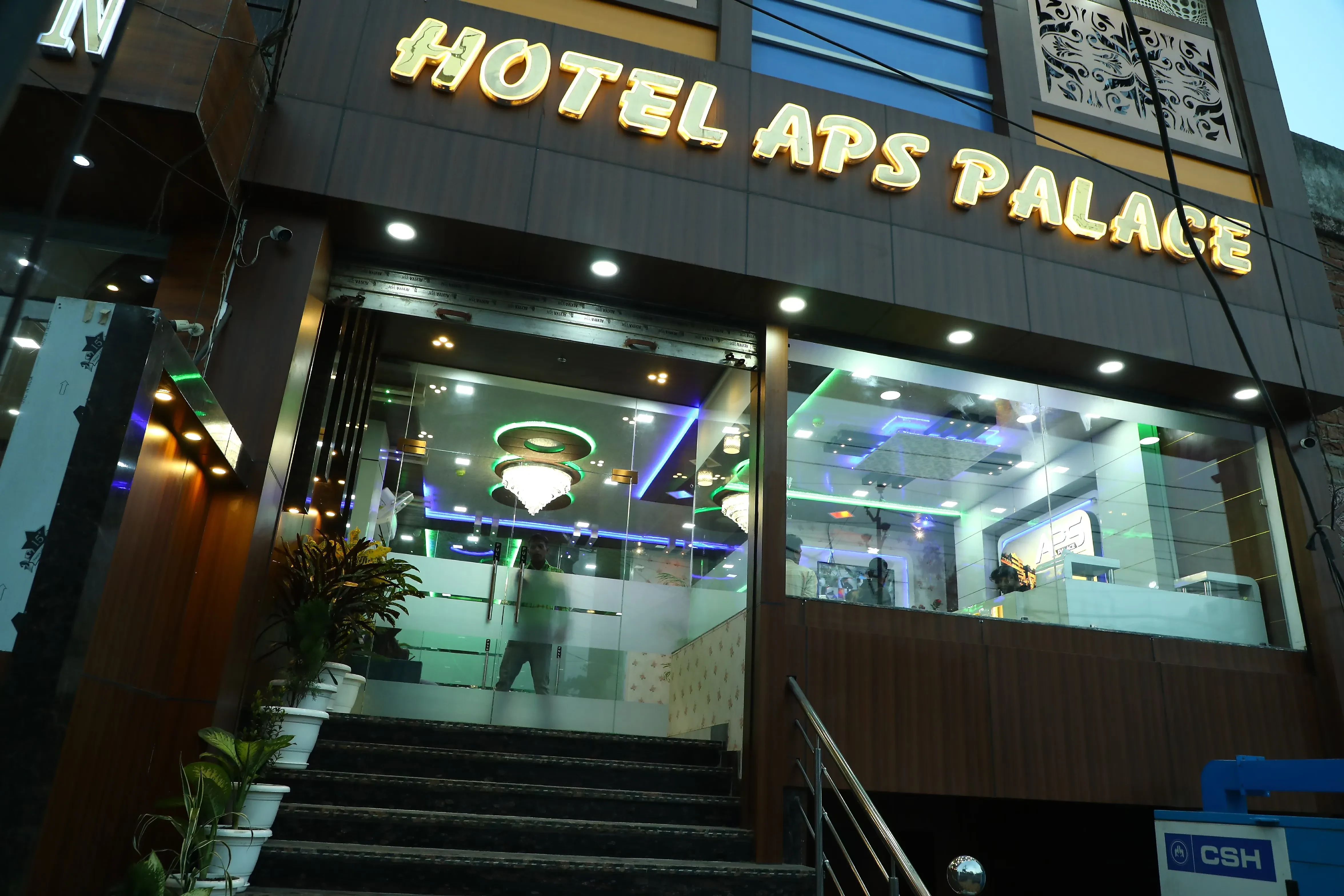 Hotel APS Palace Varanasi [Outside View]