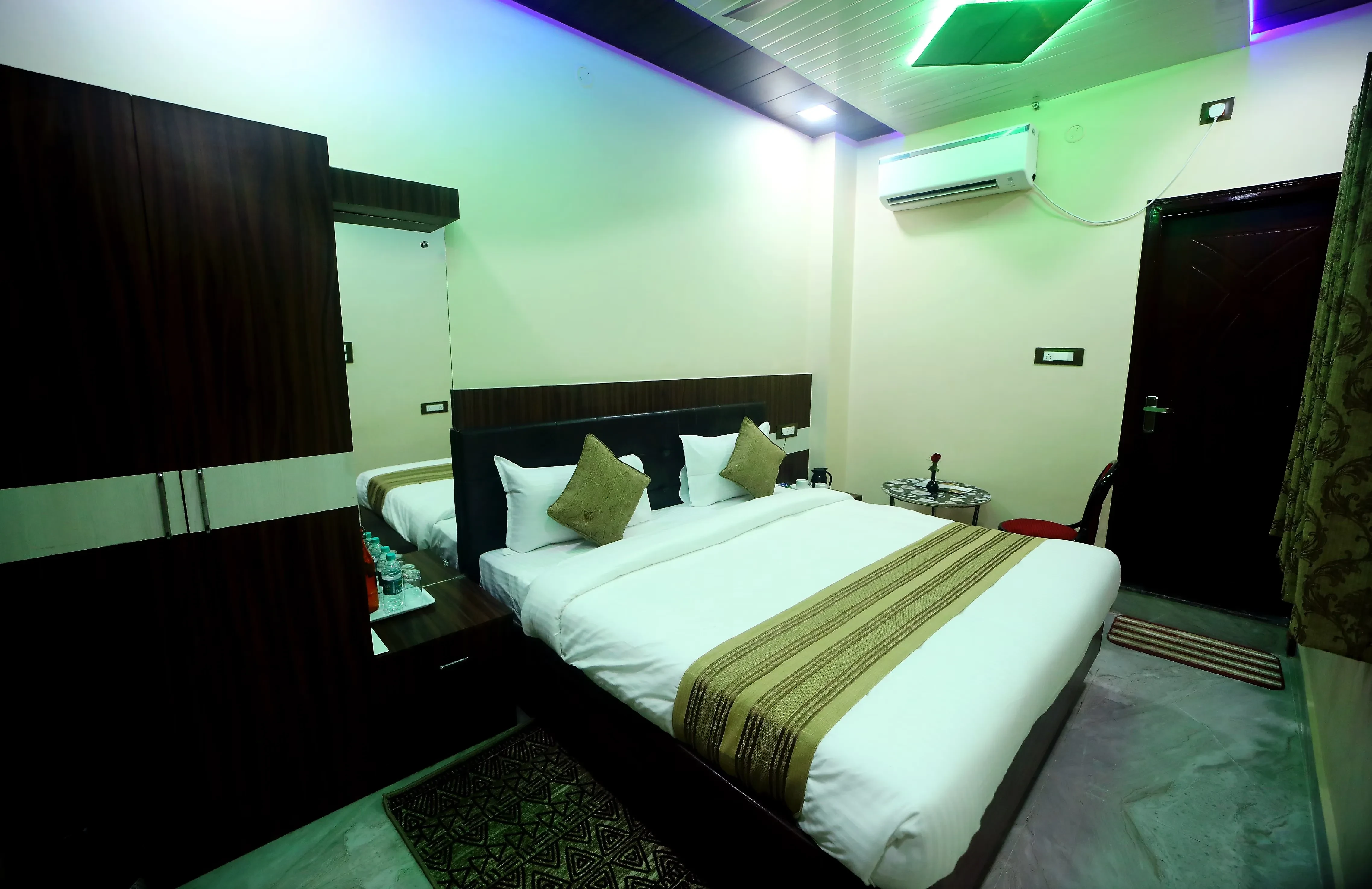 Hotel APS Palace Varanasi [Room]