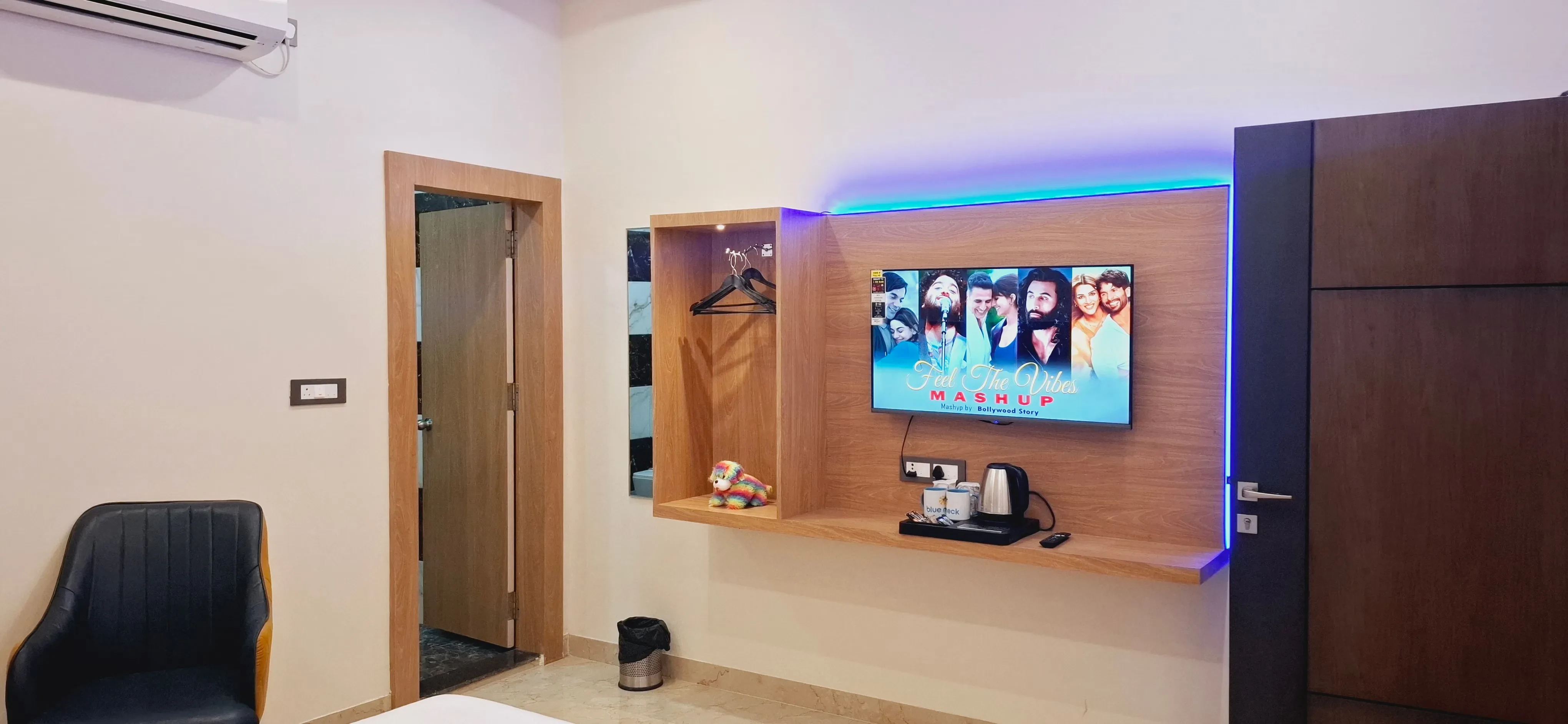 Hotel Blue Neck Ayodhya [Flat Tv Screen]