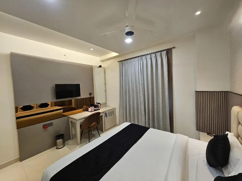 Hotel Glorious Grand, Varanasi Varanasi [Flat Tv Screen]