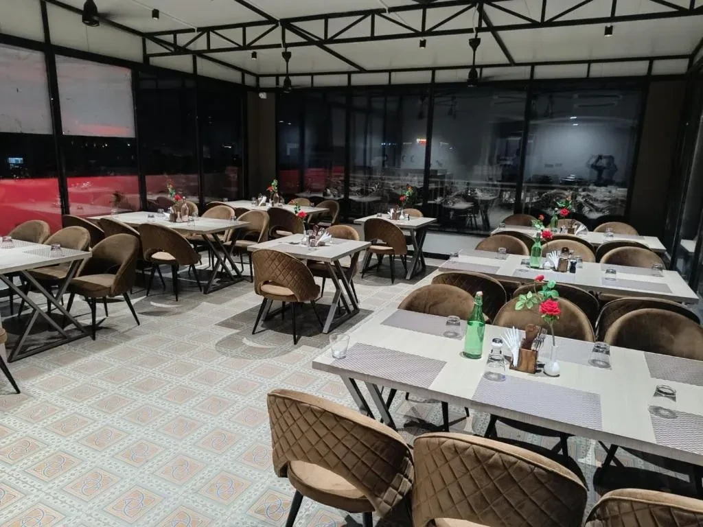 Hotel Glorious Grand, Varanasi Varanasi [Restaurant Area]