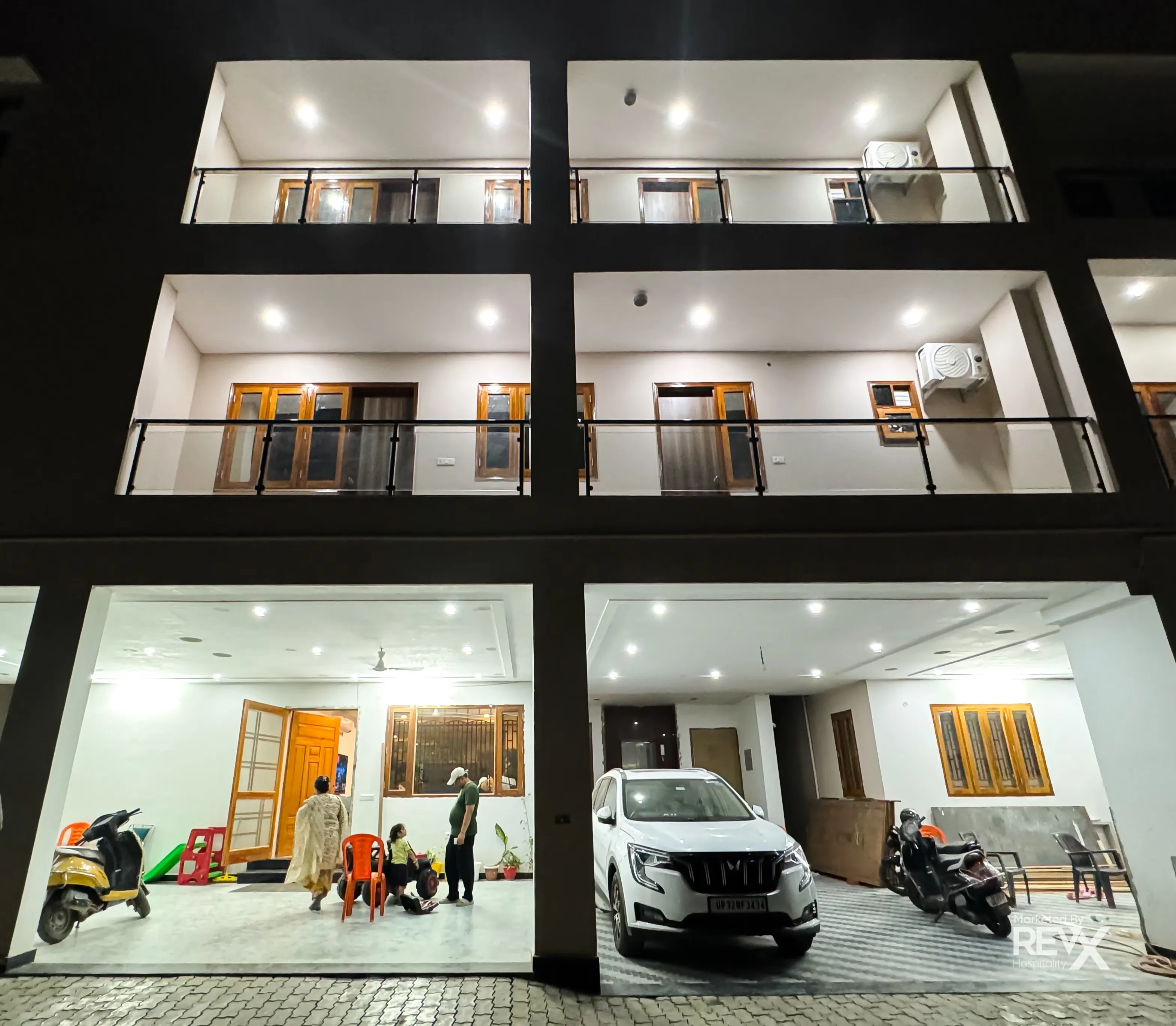 Hotel Guru Sadan Ayodhya [Hotel Building]