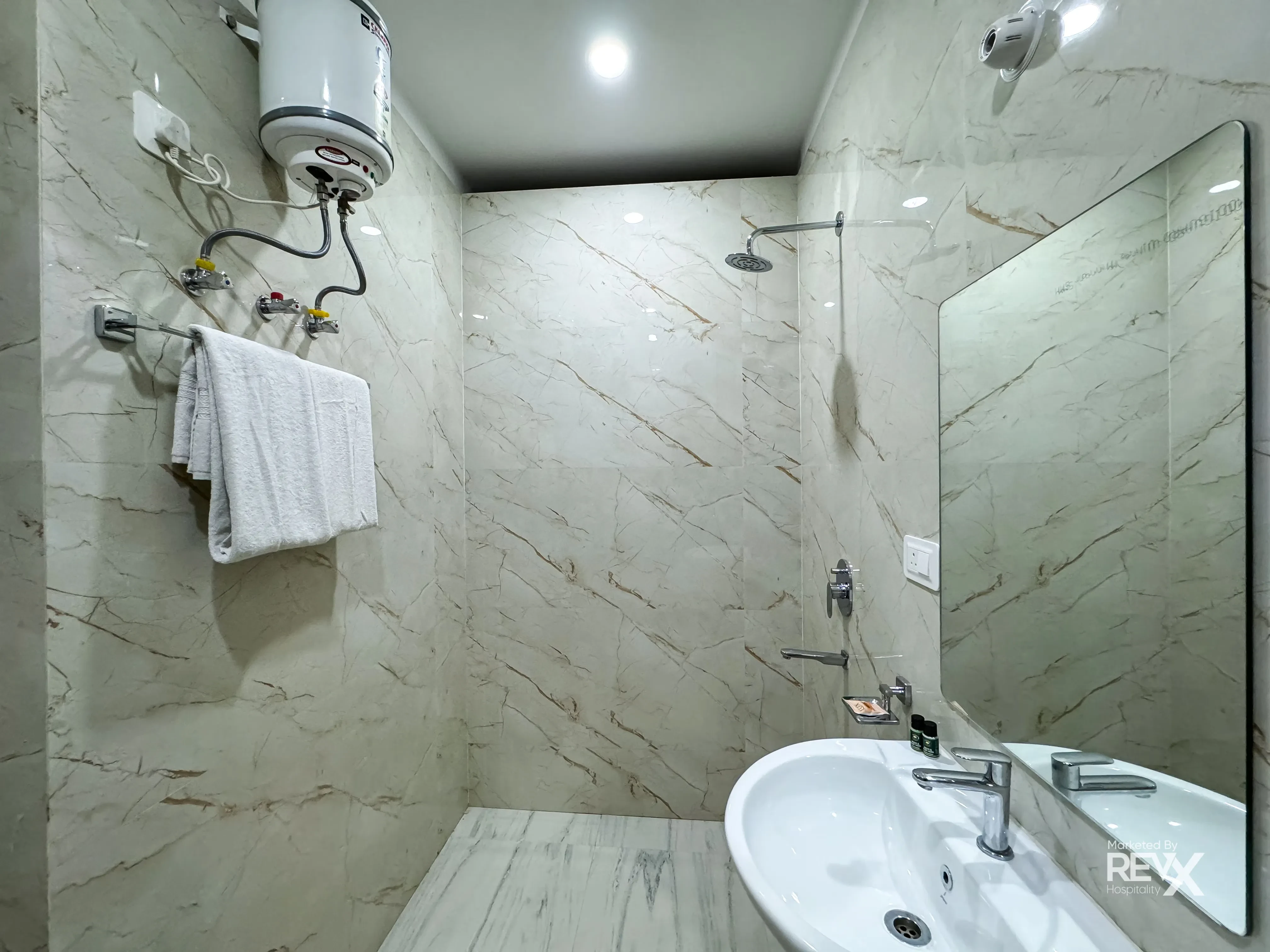 Hotel Guru Sadan Ayodhya [Washroom]