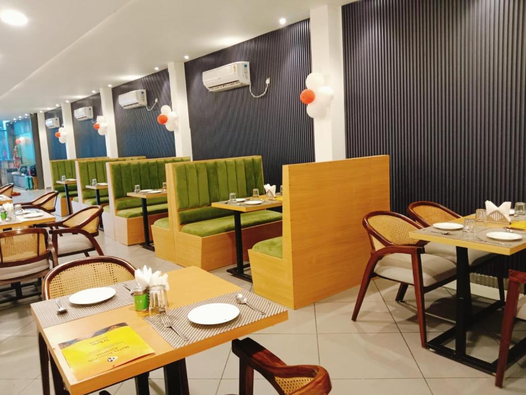 Hotel Kingston Buffet Restaurant, Ayodhya Ayodhya [Comfortable And Spacious Dining Area]