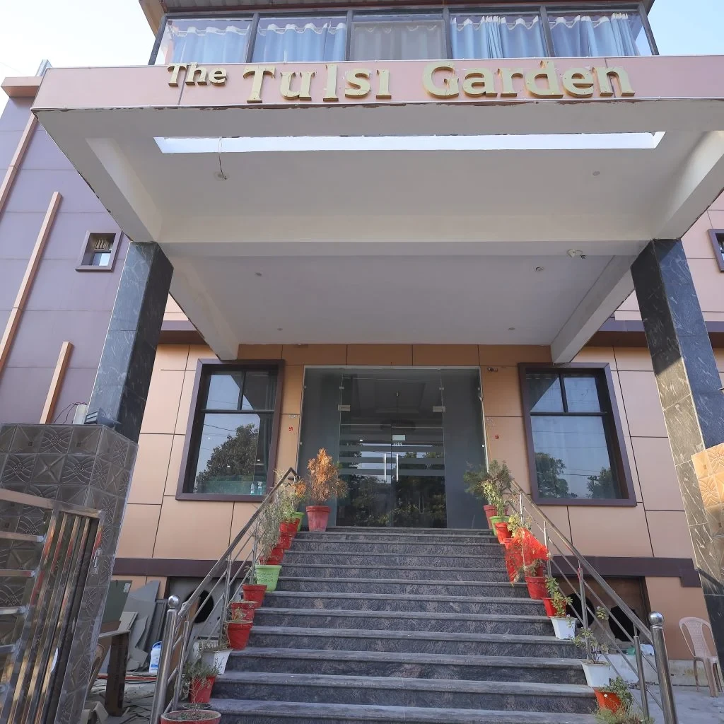 Hotel Tulsi Garden Vrindavan [Building Ka Bahar Se View]