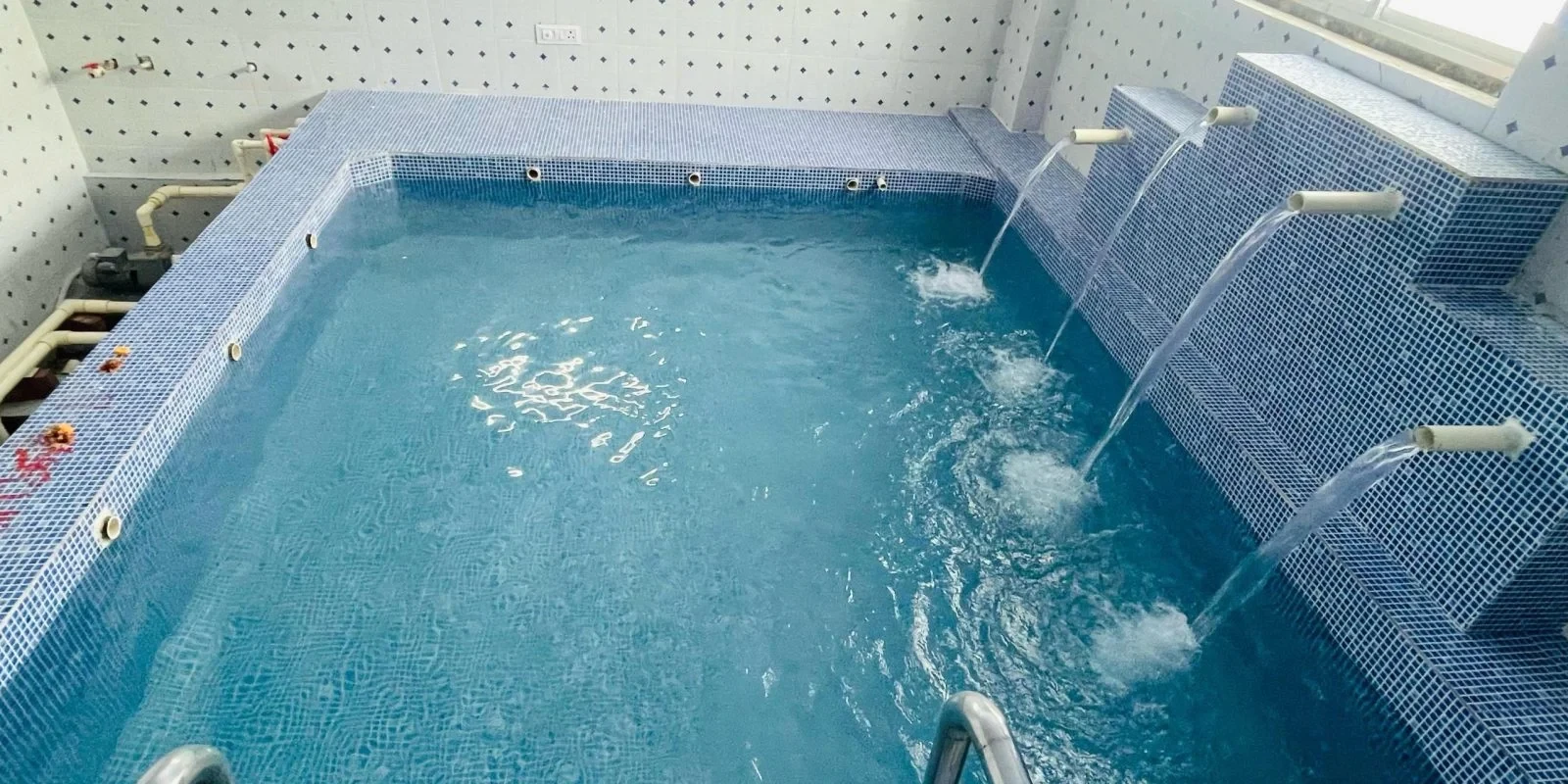 Hotel Tulsi Garden Vrindavan [Indoor Pool With Seating]