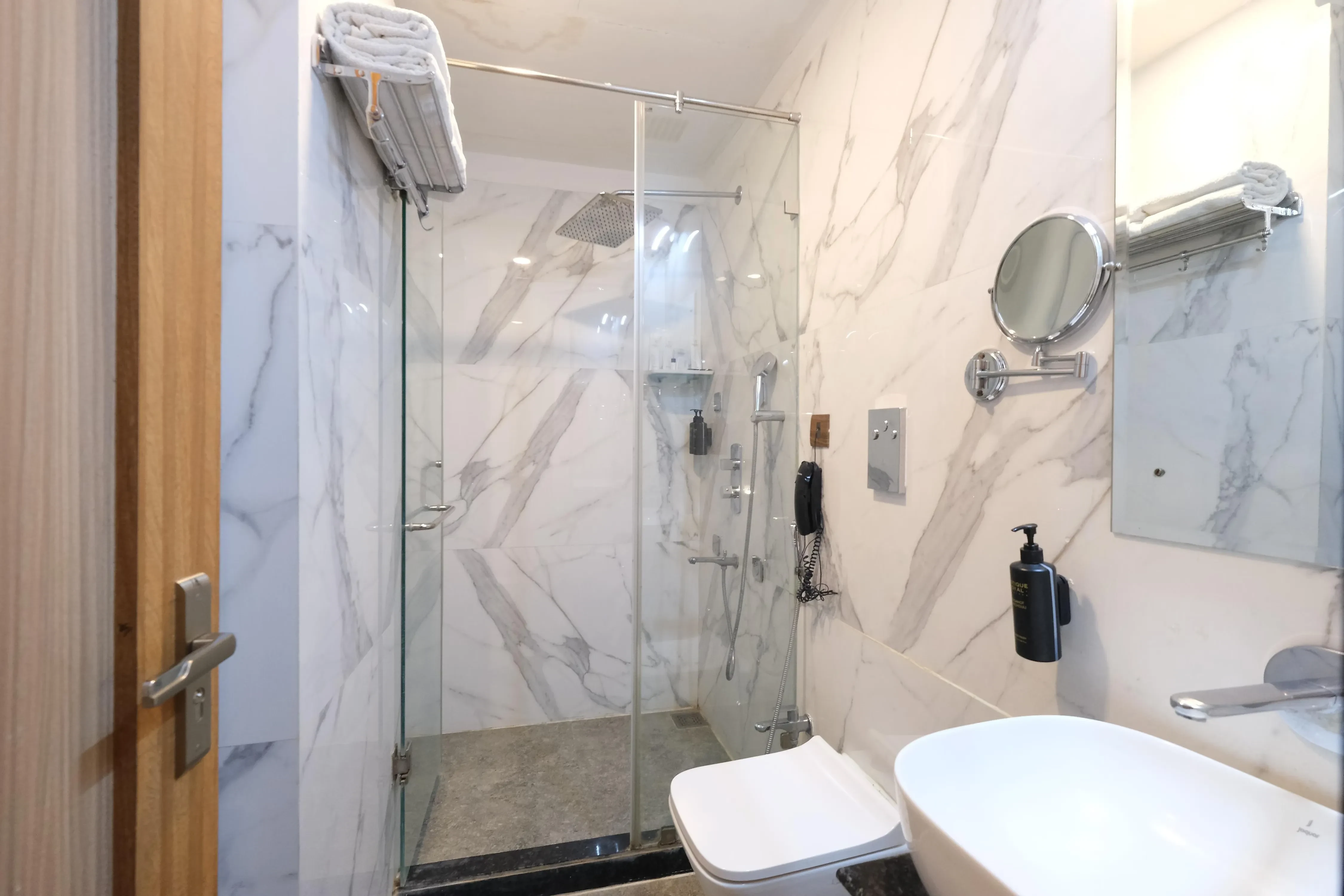 Primeland Hotel, Varanasi Varanasi [Washroom 2]