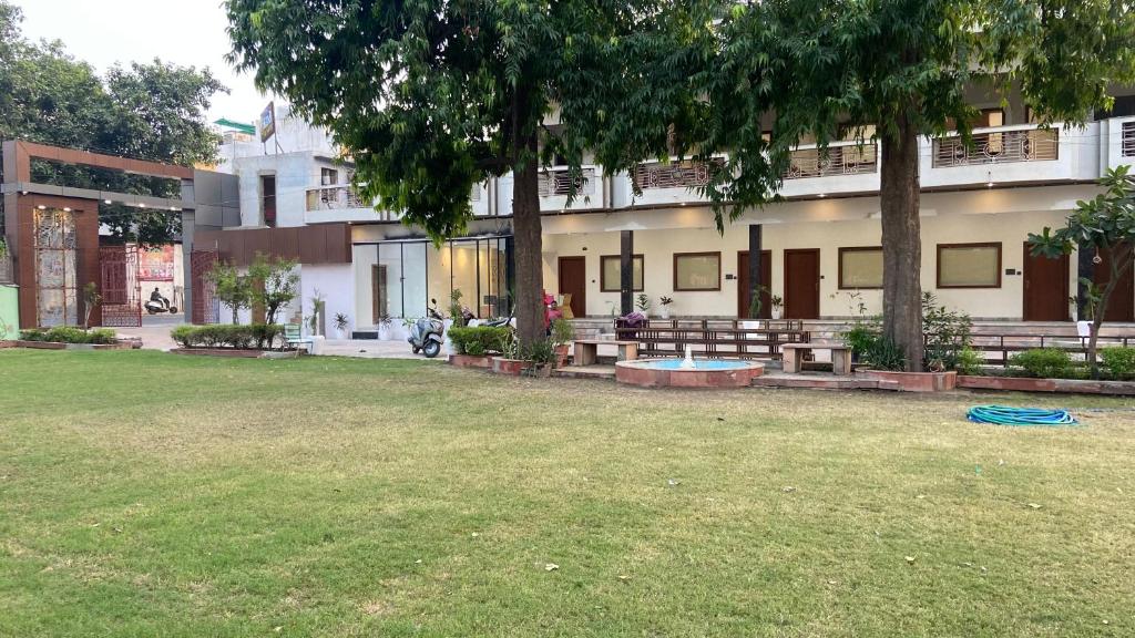The Kedar Resort Mathura [Lawn / Garden Area]