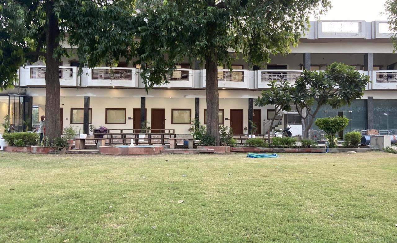 The Kedar Resort Mathura [Lawn]