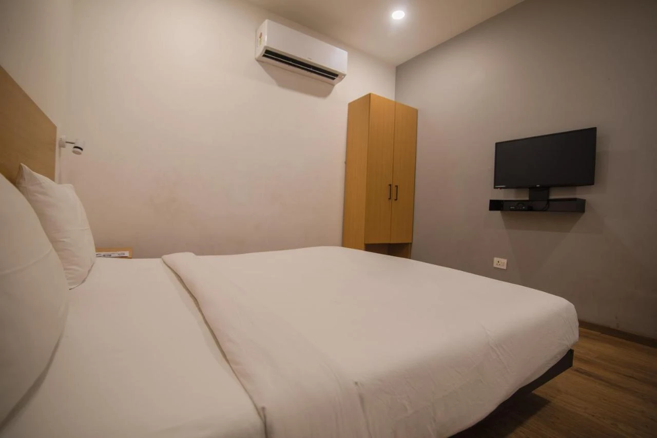 Hotel Blue Neck Ayodhya [Flat Tv Screen]