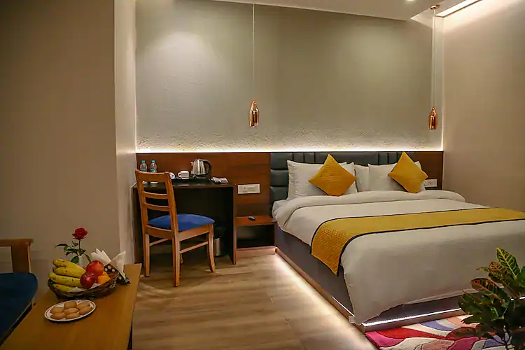 Four Leaf Hotel - Sapphire Blue, Varanasi Varanasi [Full Bed View]