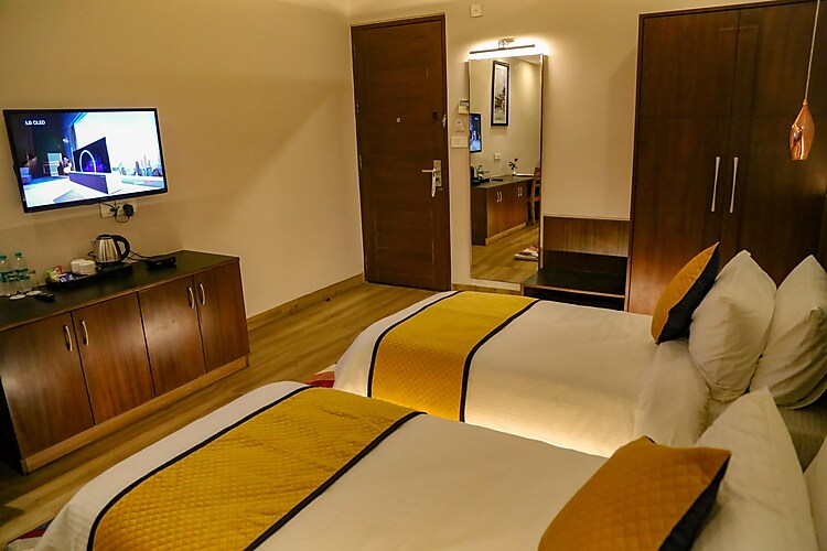 Four Leaf Hotel - Sapphire Blue, Varanasi Varanasi [Wardrobe/Closet]