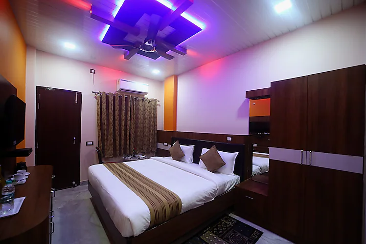 Hotel APS Palace Varanasi [King Bed]