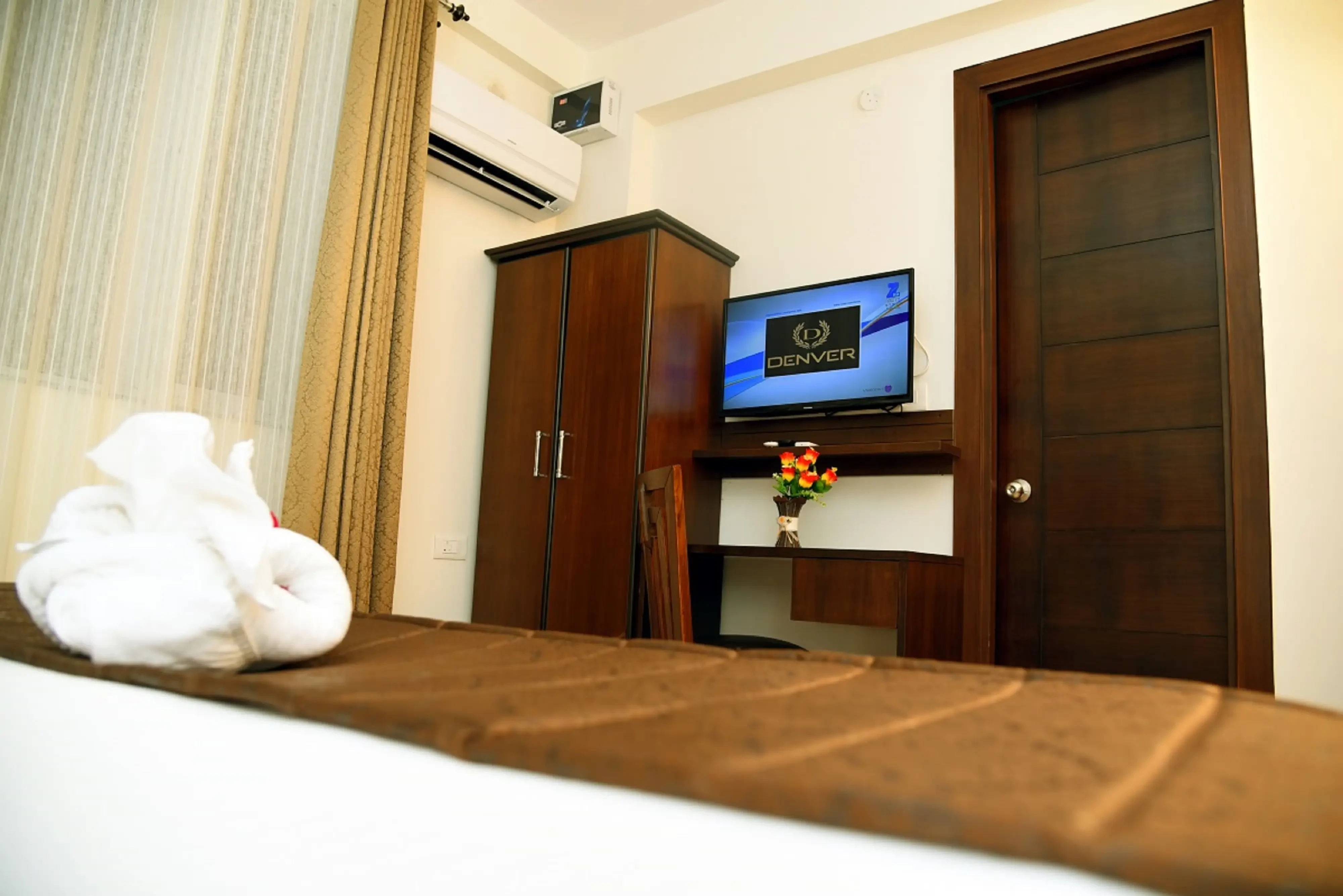Hotel Holiday Hill Rishikesh [Wall-mounted Flat-screen TV For Entertainment]