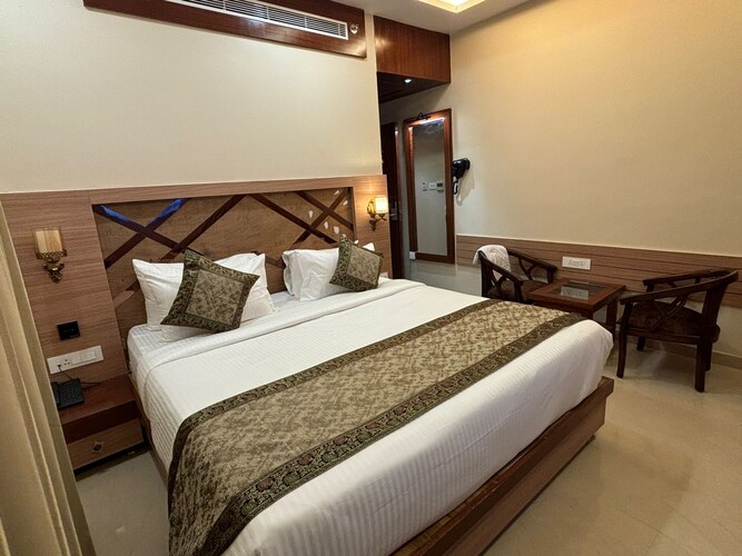 Hotel Mantavya, Varanasi Varanasi [Full Bed View]