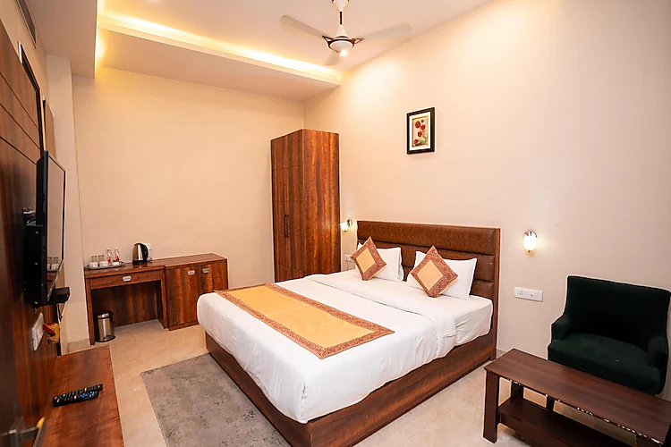 Hotel Radiance Courtyard Varanasi [Comfortable Bed King]