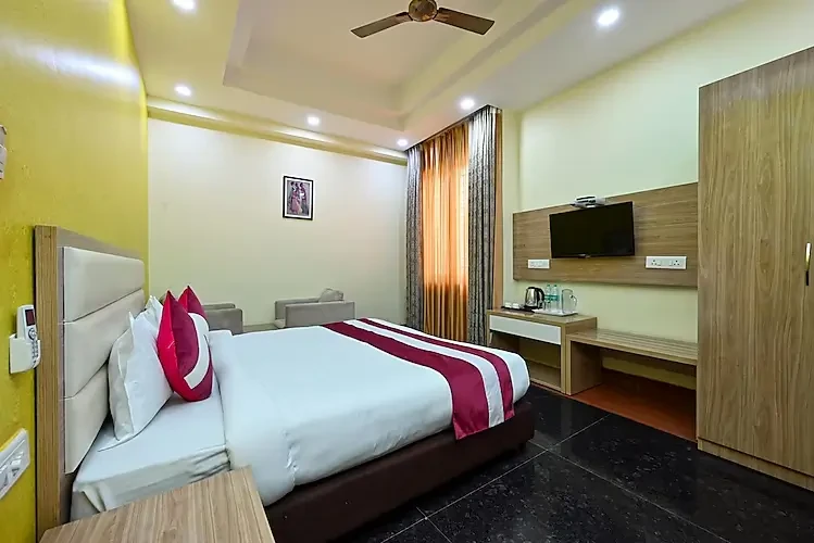 Hotel SKS Grand Palace Vrindavan [Flat Screen Tv]