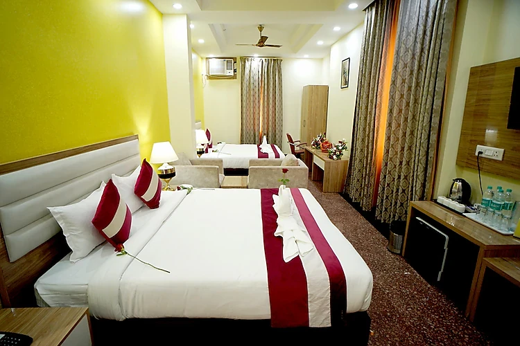 Hotel SKS Grand Palace Vrindavan [Full Bed View In Room]