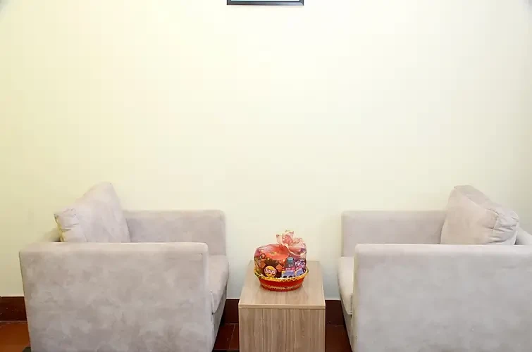 Hotel SKS Grand Palace Vrindavan [Sitting Area In Room]