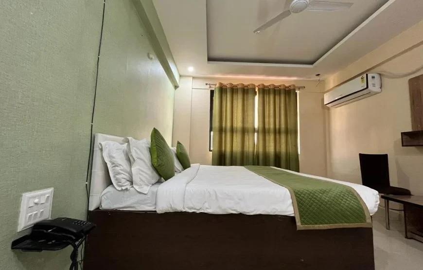Hotel Tulsi Garden Vrindavan [Comfortable Bed]