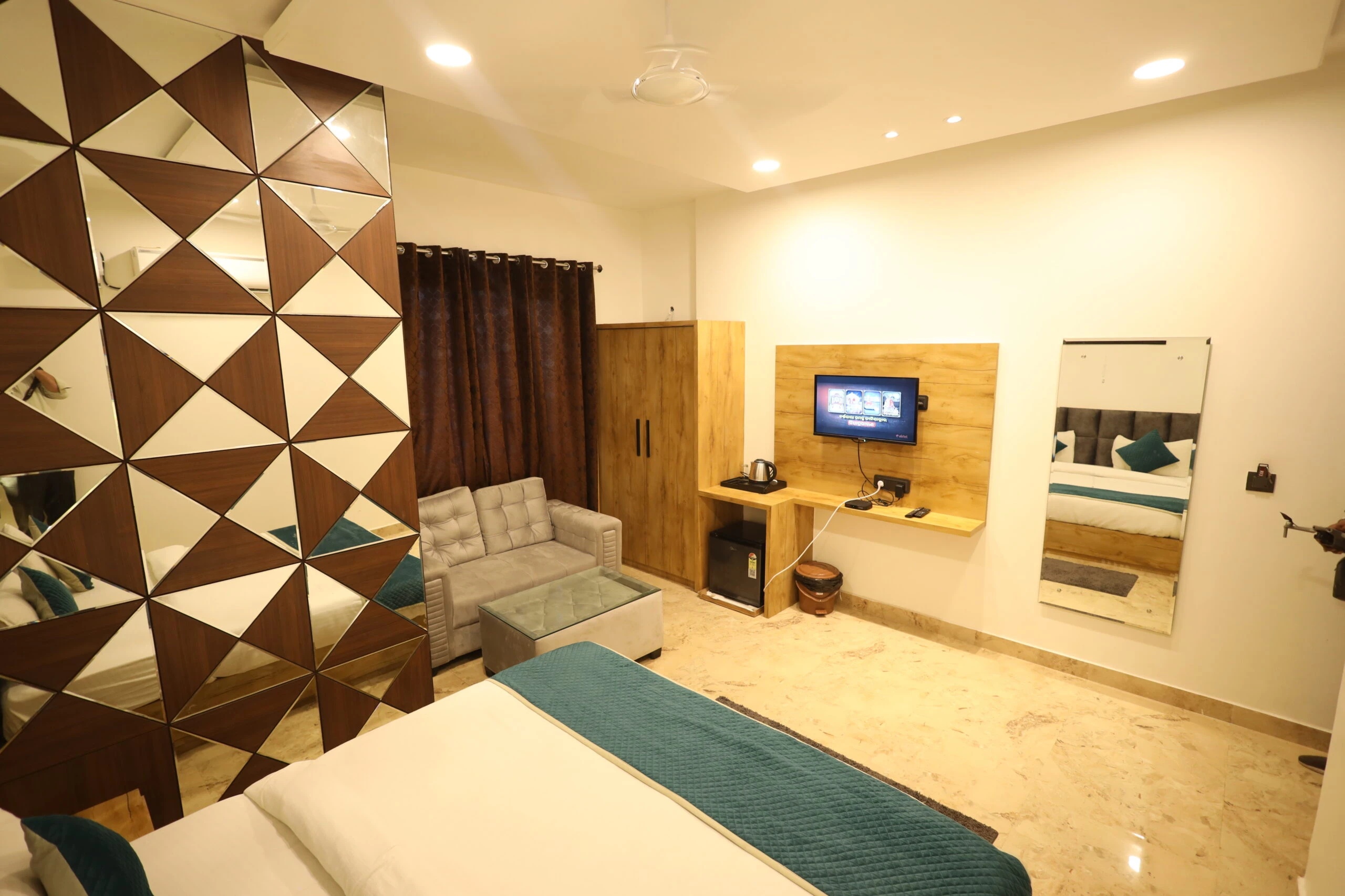 Radhe Bihari Nikunj Inn & Restaurant Vrindavan [Air Conditioning]