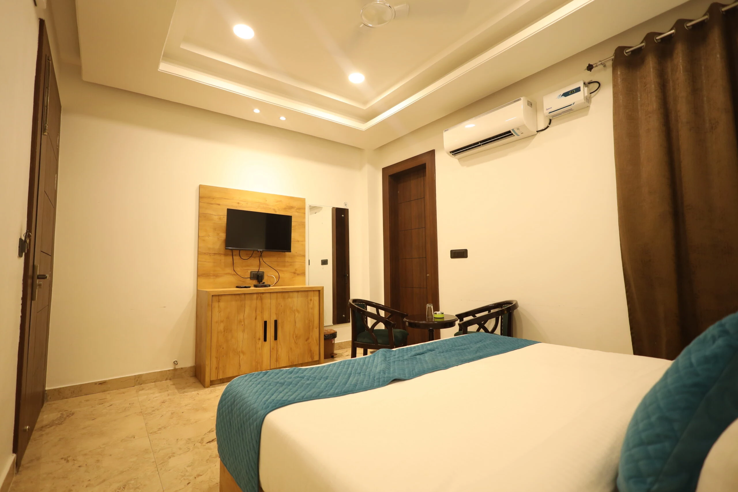 Radhe Bihari Nikunj Inn & Restaurant Vrindavan [Flat Screen TV]