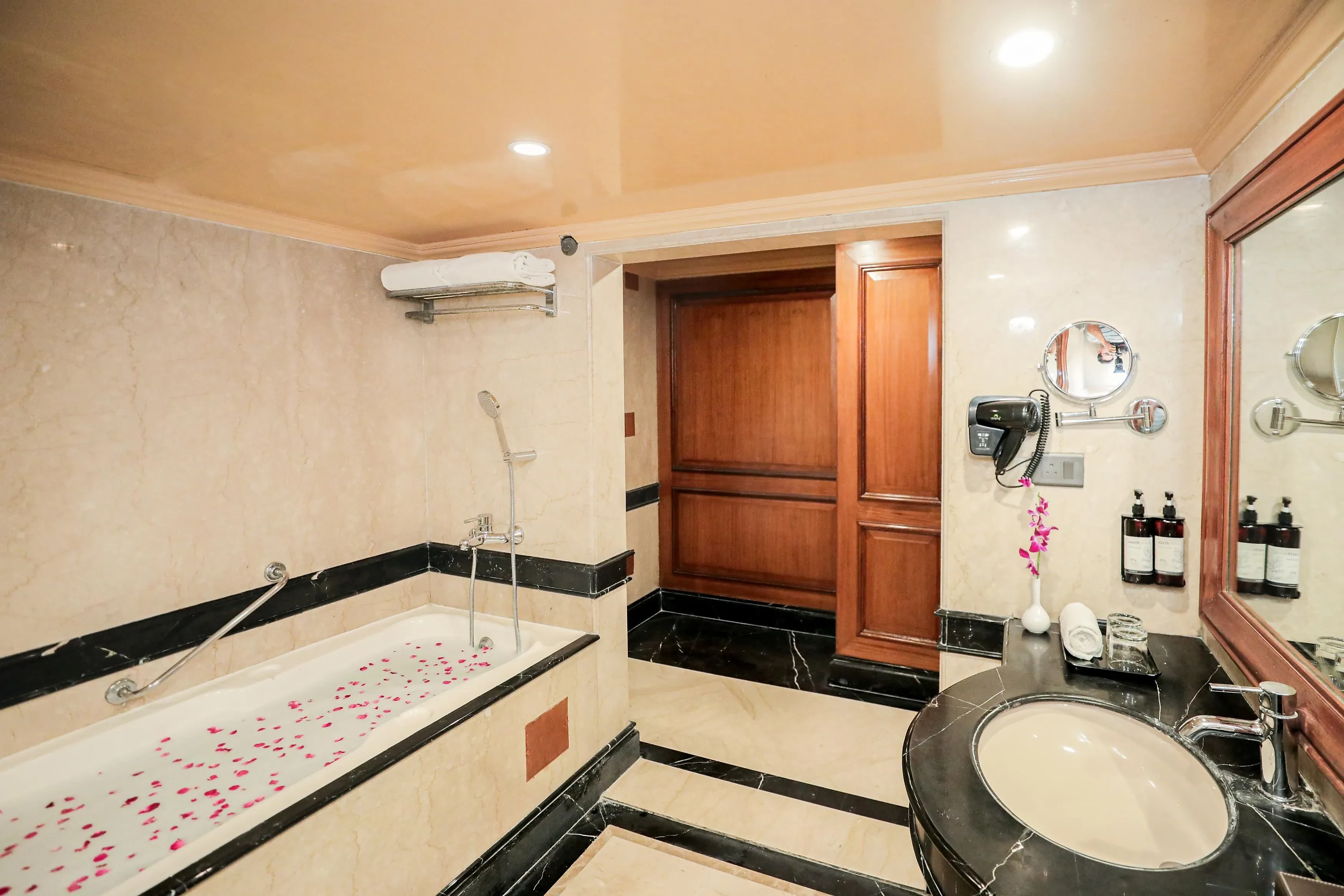 Regenta Central Lucknow Lucknow [Attached Bathroom]